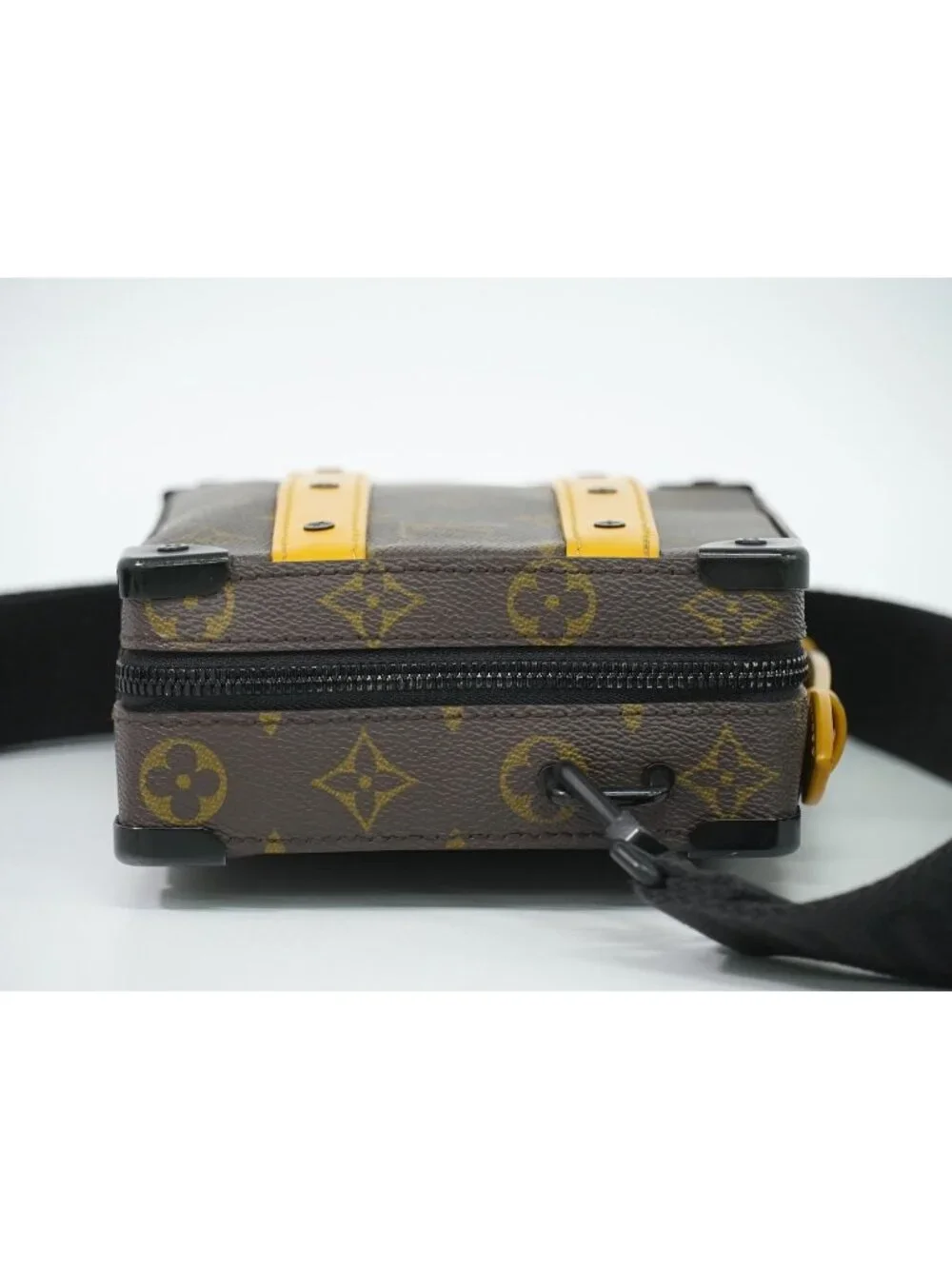 Louis Vuitton 25 strap 147